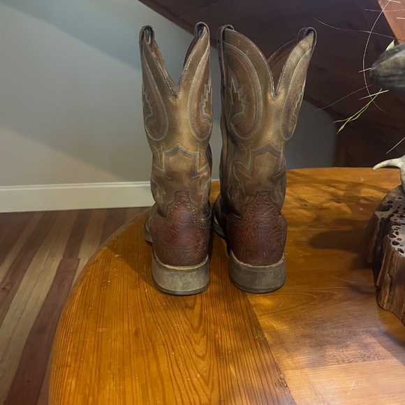 Men’s Leather Ariat Boots - Picture 2 of 4